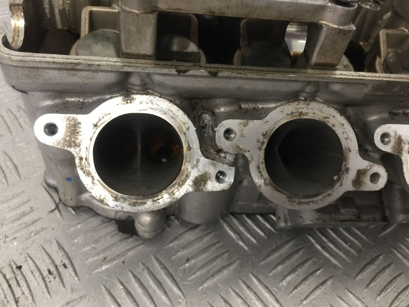 HONDA CBR1000 rr FIREBLADE CYLINDER HEAD   YEAR 2004  (STOCK 853)