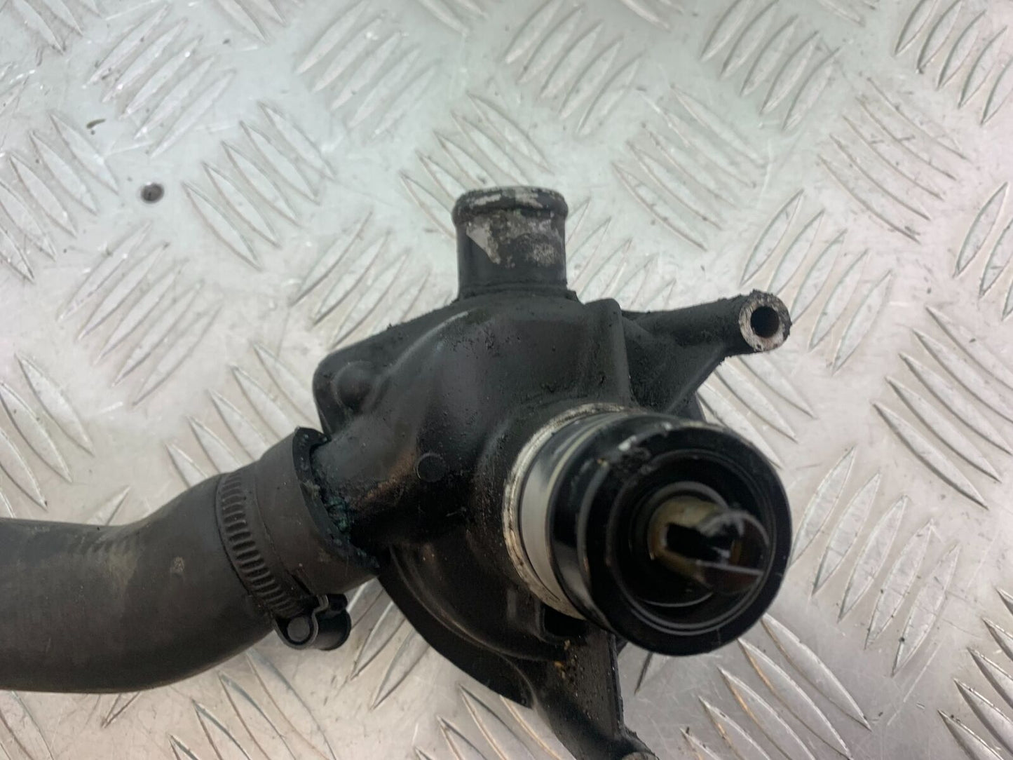 TRIUMPH 955i SPRINT ST WATER PUMP  YEAR 1999-2004 (STOCK 735)