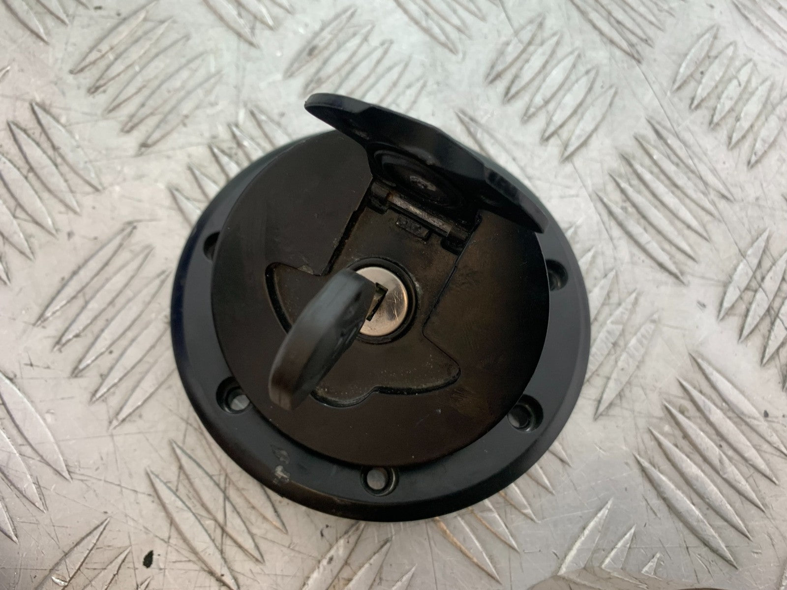 KTM DUKE 390 PETROL CAP AND KEY  YEAR 2017- 2023 (CMB1314)