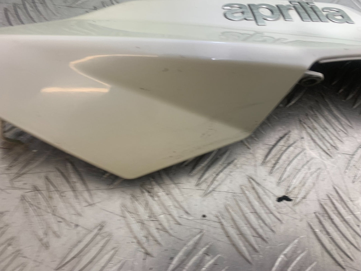 APRILIA SL750 SL 750 SHIVER LEFT TANK PANEL   YEAR 2008-2016 (CMB1242)