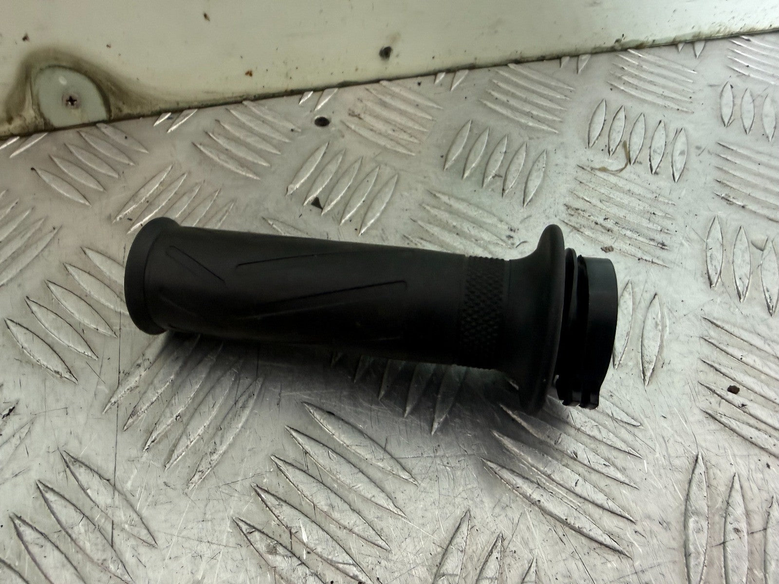 YAMAHA XT660 OEM THROTTLE TWIST GRIP YEAR 2004-2016