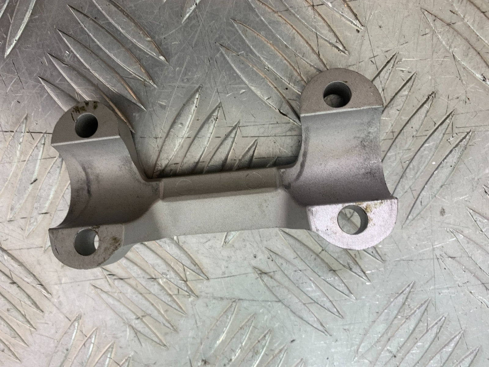 TRIUMPH TRIDENT 660 HANDLEBAR CLAMP YEAR 2021-2024 (CMB1295)