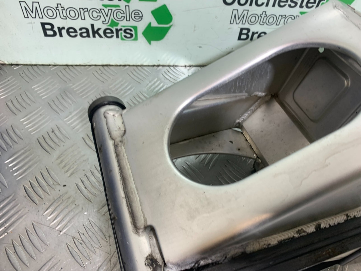 YAMAHA YZF R1 4XV SWINGARM   YEAR 1998-99 (CMB1291)