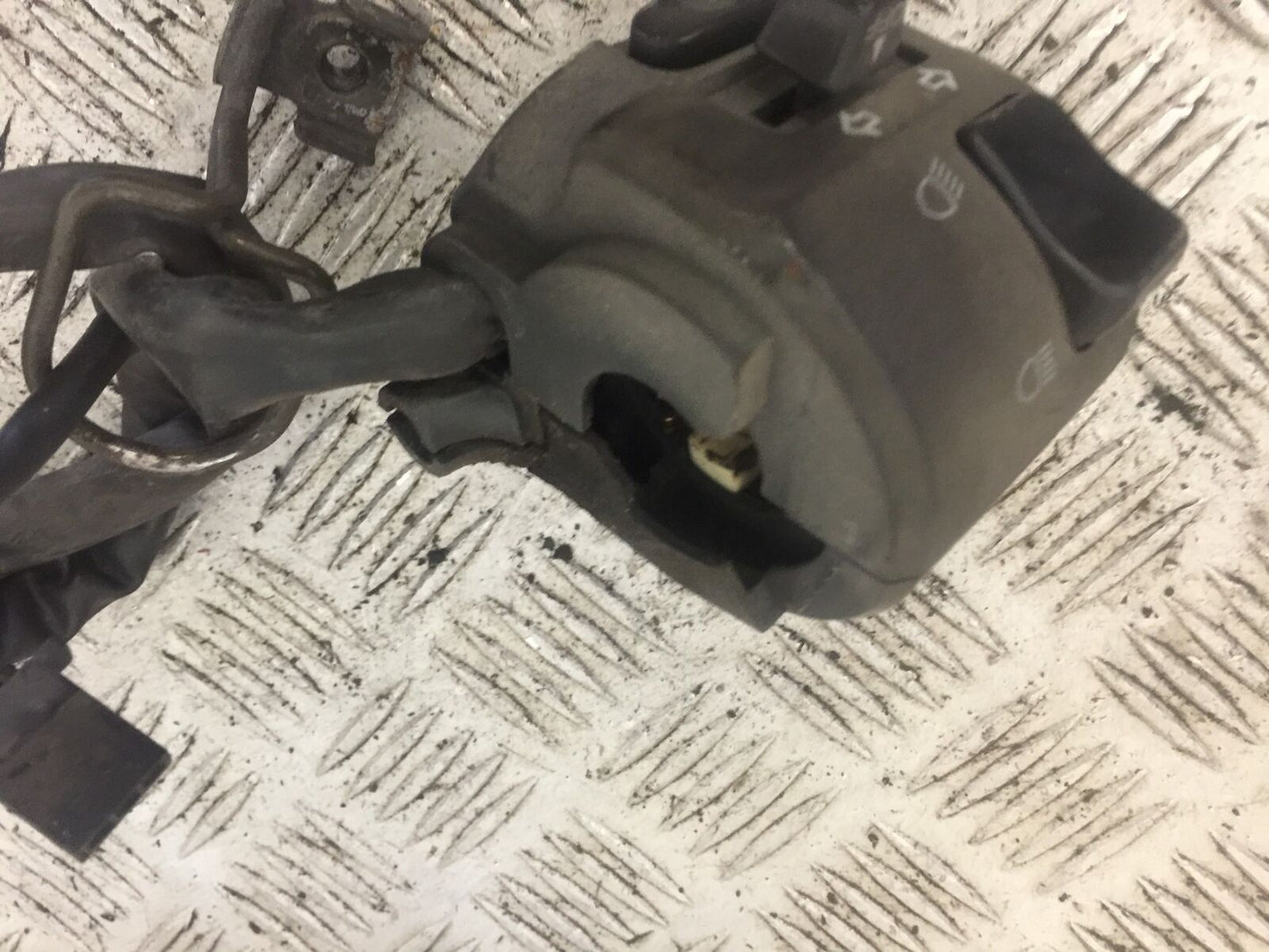 KAWASAKI Z750 ZR750 ZR-7S LEFT SWITCH GEAR  YEAR 1999-05 (STOCK 707)
