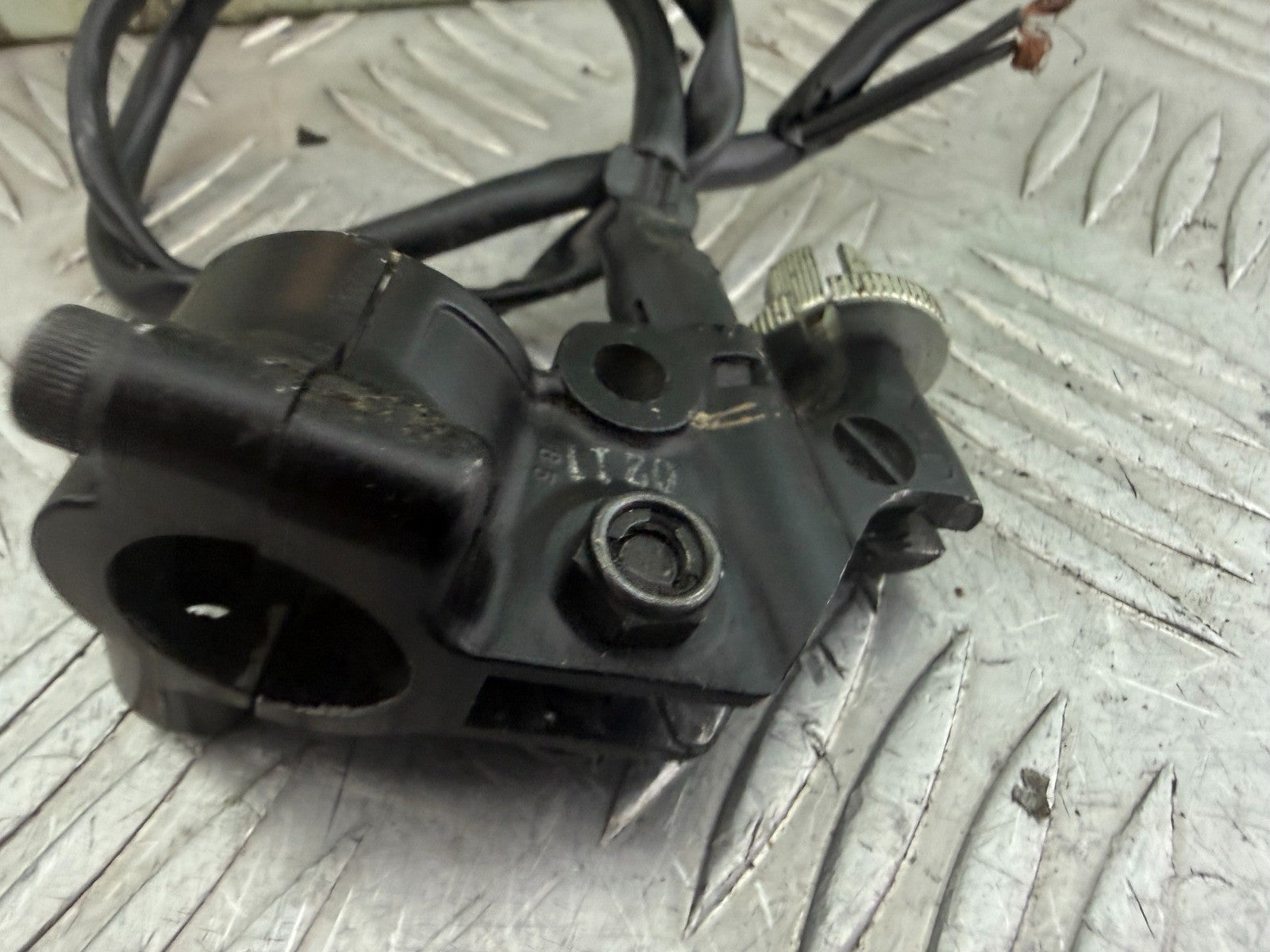 YAMAHA XT660 X OEM CLUTCH LEVER BRACKET YEAR 2004-2016 CMB1318