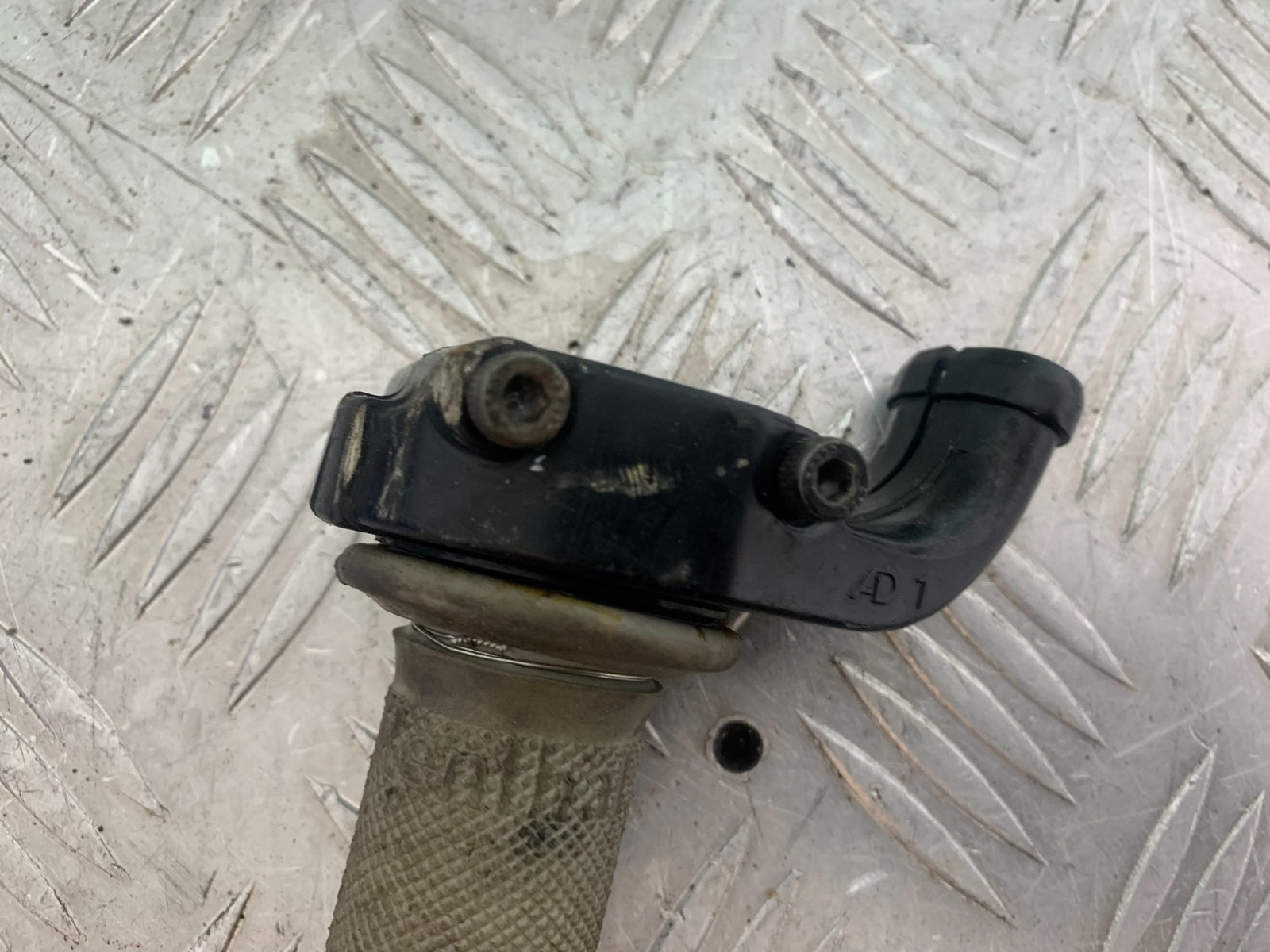 YAMAHA YZF R1 THROTTLE AND GRIP  YEAR 2004-2006 (CMB1155)