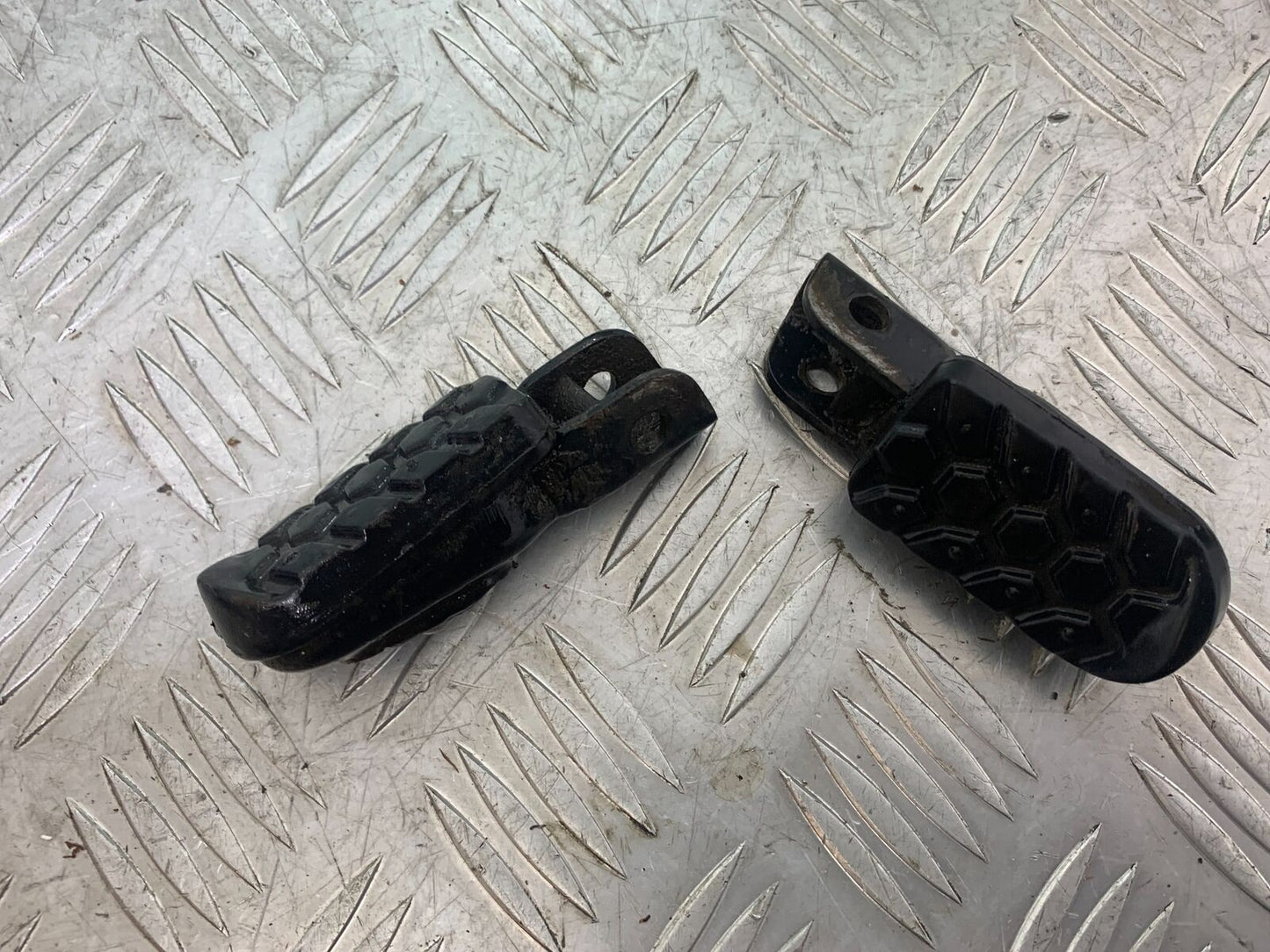 YAMAHA XT125 X XT 125 X FRONT FOOTPEGS    2005-2011 (CMB1097)