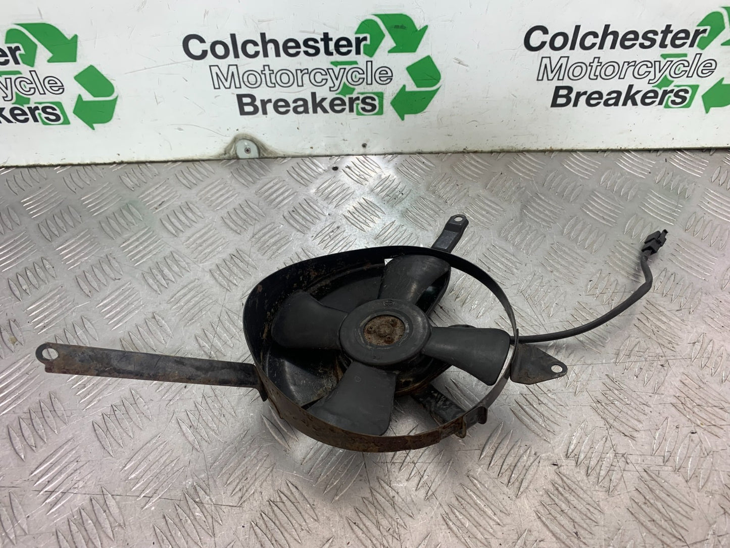 SUZUKI RF900 RF 900  READIATOR FAN YEAR 1994-1999 CMB1326