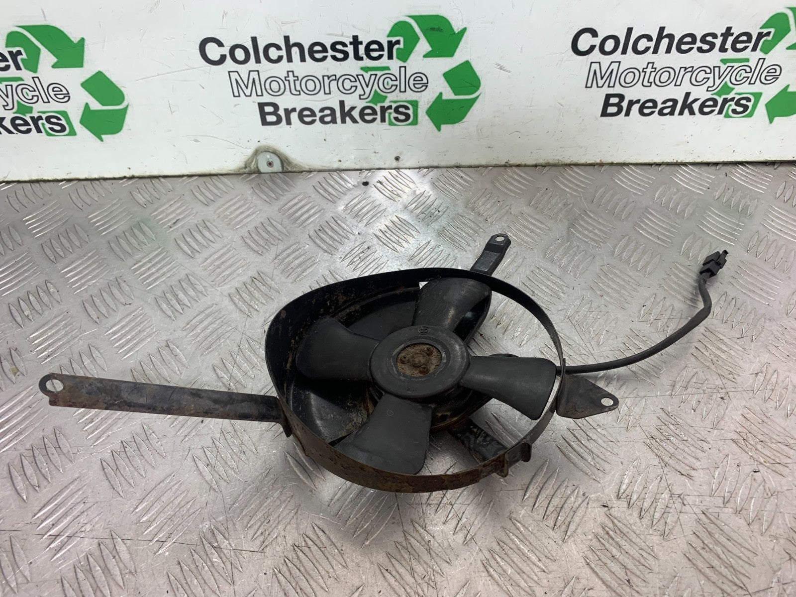 SUZUKI RF900 RF 900  READIATOR FAN YEAR 1994-1999 CMB1326