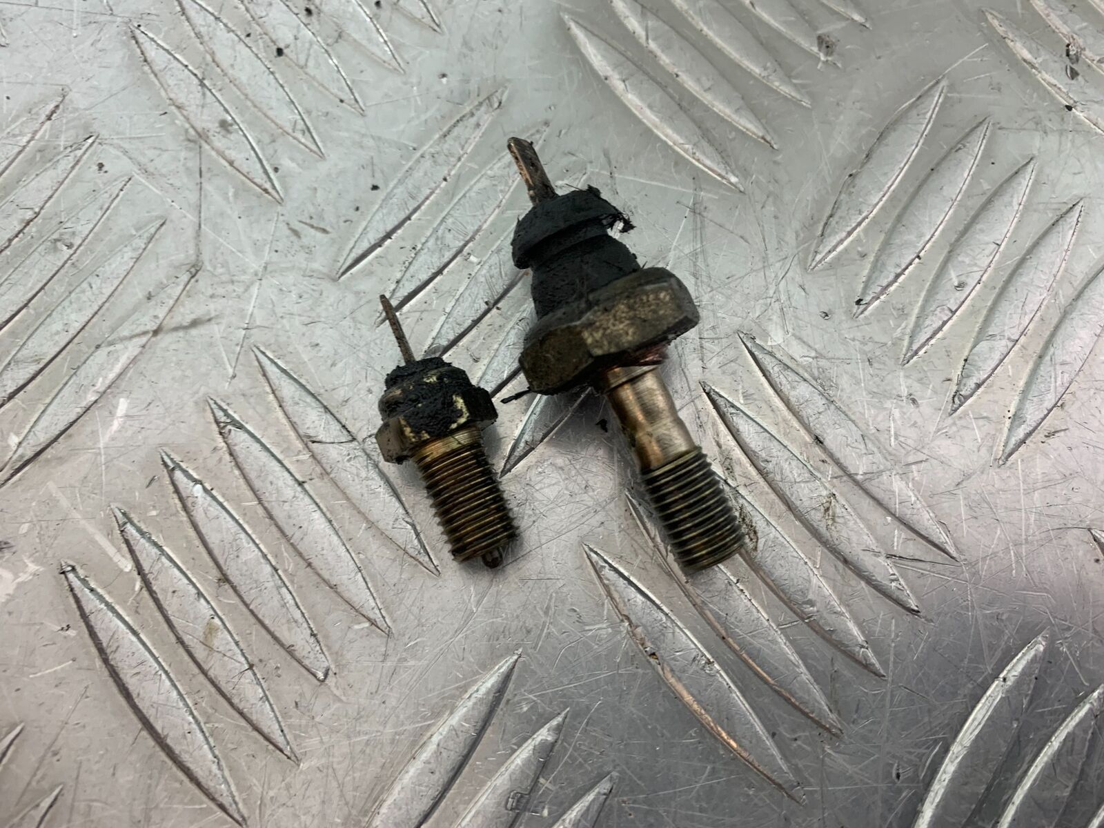 TRIUMPH 955i SPRINT ST ENGINE SENSORS  YEAR 1999-2004 (STOCK 735)
