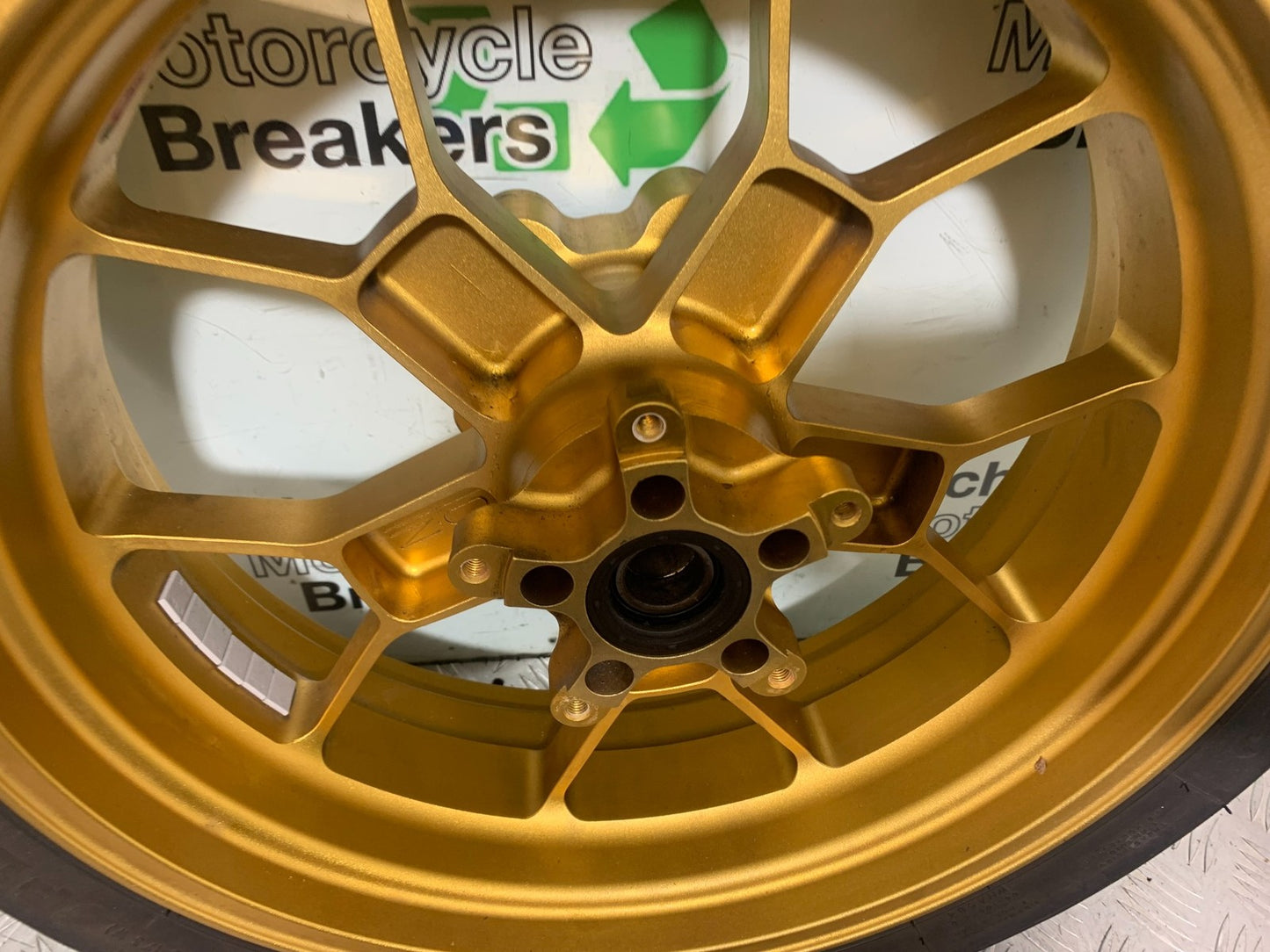 APRILIA RSV1000 R FACTORY OZ REAR WHEEL   2004-09 (CMB1203)