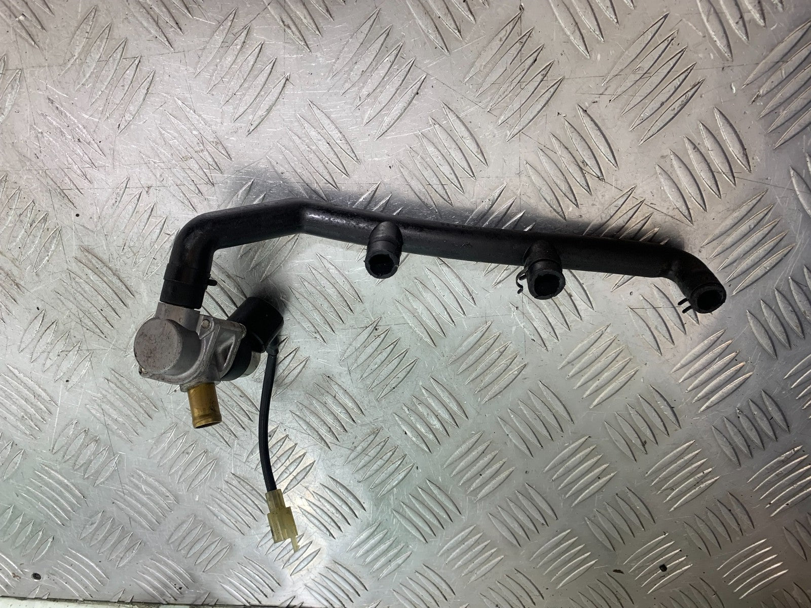 TRIUMPH 1050 SPRINT ST AIR VALVE  2003-2011 (CMB1285)