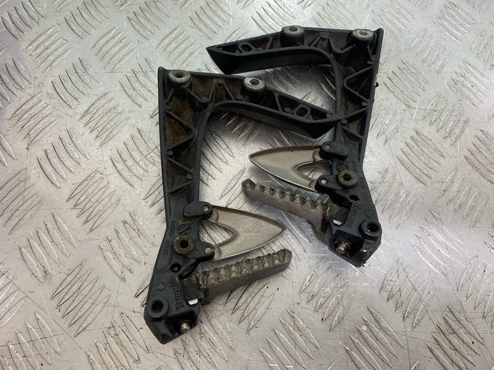 TRIUMPH 1050 SPRINT ST REAR HANGERS AND PEGS   2003-2011 (CMB1285)