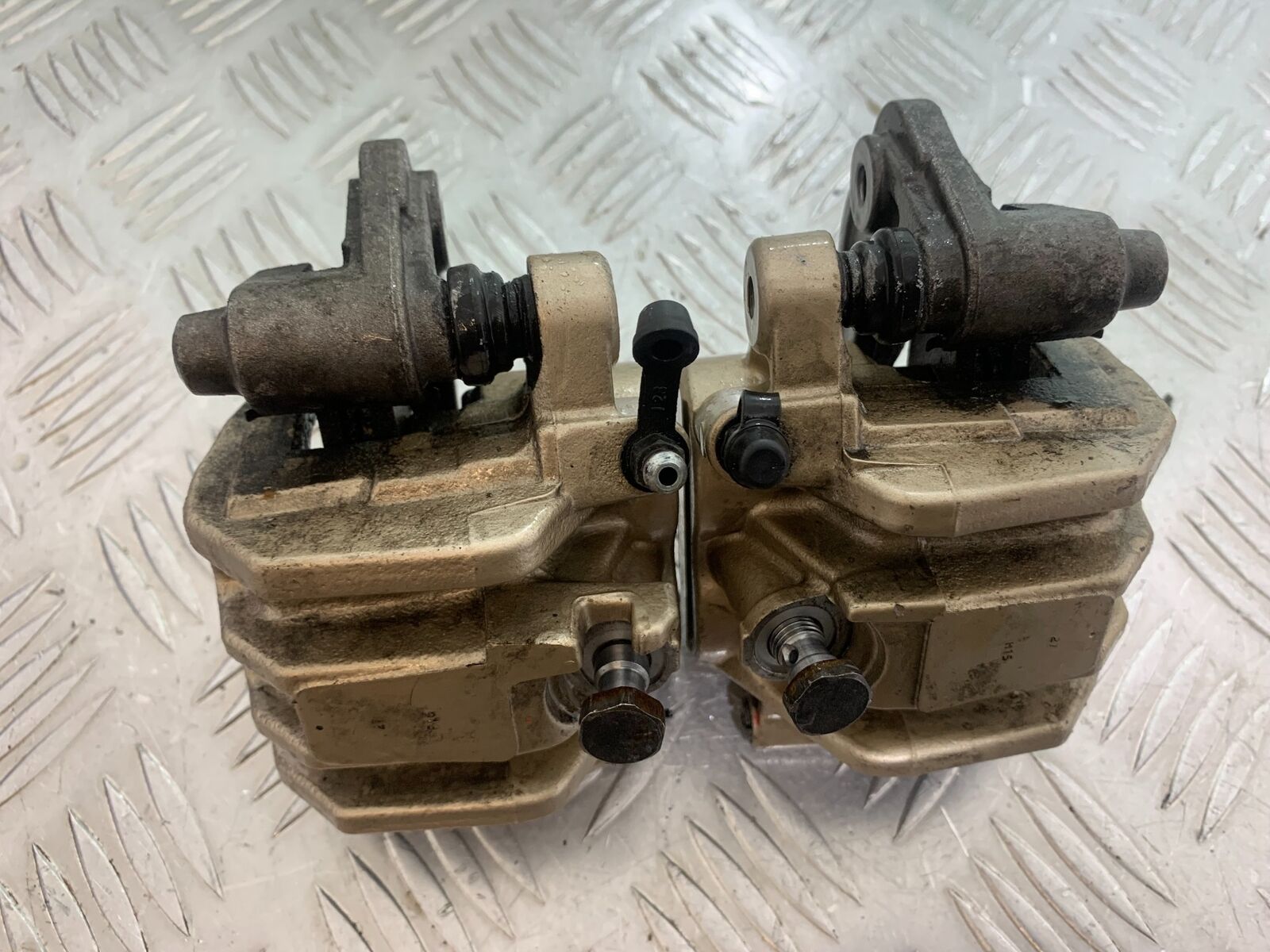 TRIUMPH TIGER 800 FRONT BRAKE CALIPERS   YEAR 2011-2014 (CMB1113)