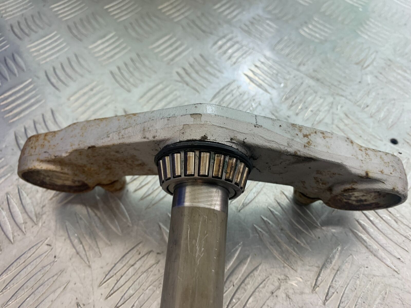 TRIUMPH 955i SPRINT ST BOTTOM YOKE YEAR 1999-2004 (CMB1124)