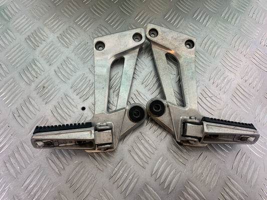 YAMAHA XJR1300 XJR 1300 REAR HANGERS AND PEGS   YEAR 1999-2003 (CMB1055)