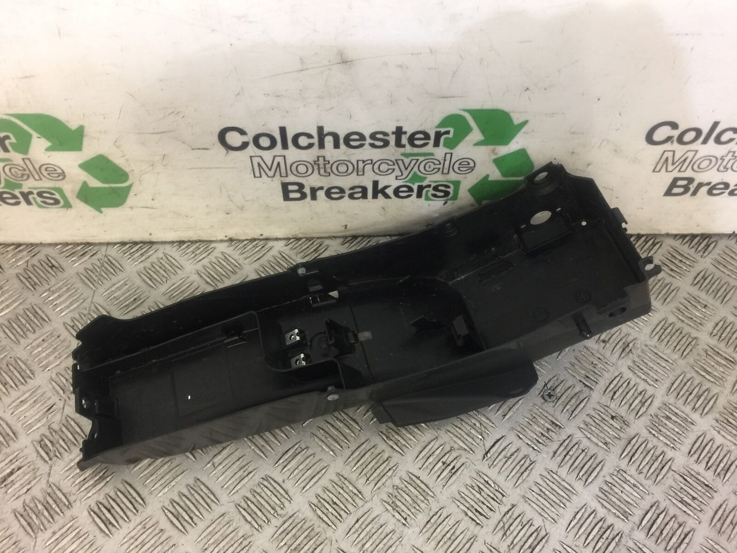YAMAHA MT07 MT-07 UNDERTRAY YEAR 2014 (STOCK 467)