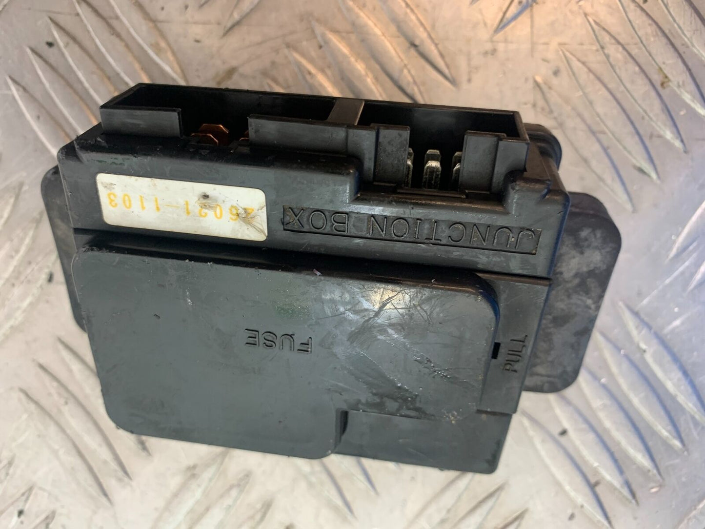 KAWASAKI Z750 ZR750 ZR-7S FUSE BOX    YEAR 1999-05 (CMB1135)