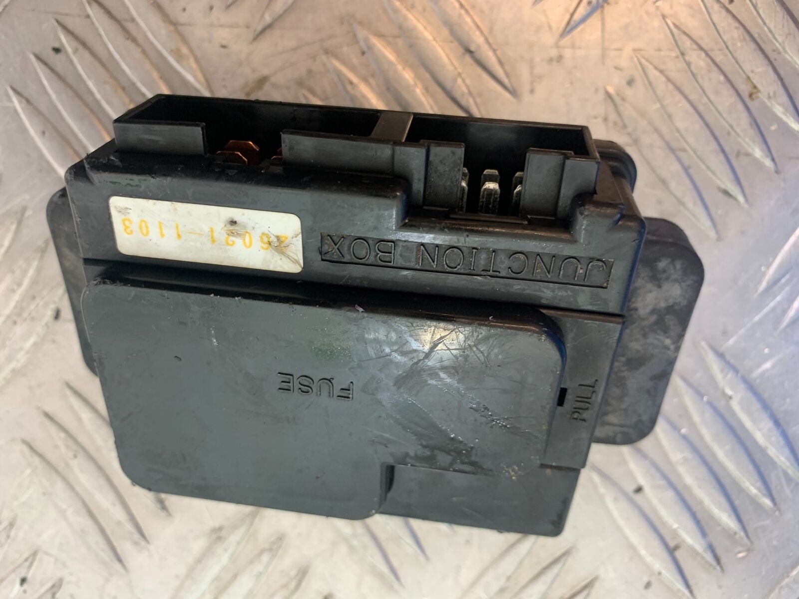KAWASAKI Z750 ZR750 ZR-7S FUSE BOX    YEAR 1999-05 (CMB1135)