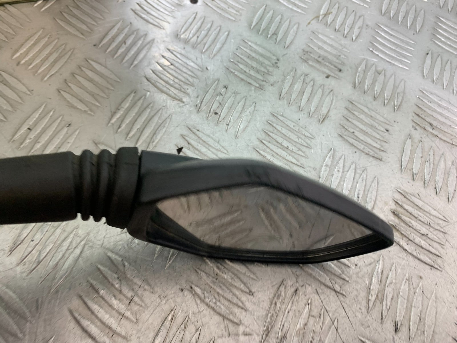 KTM DUKE 125 RIGHT MIRROR  YEAR 2012-2016 (CMB1317)