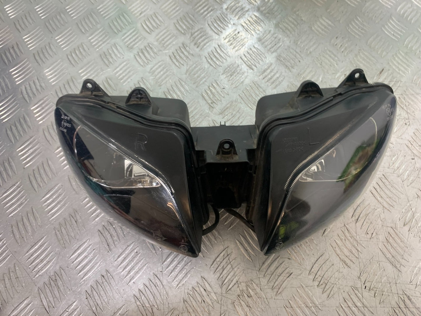 YAMAHA YZF R1 4XV HEADLIGHT  YEAR 1998-99 (CMB1291)