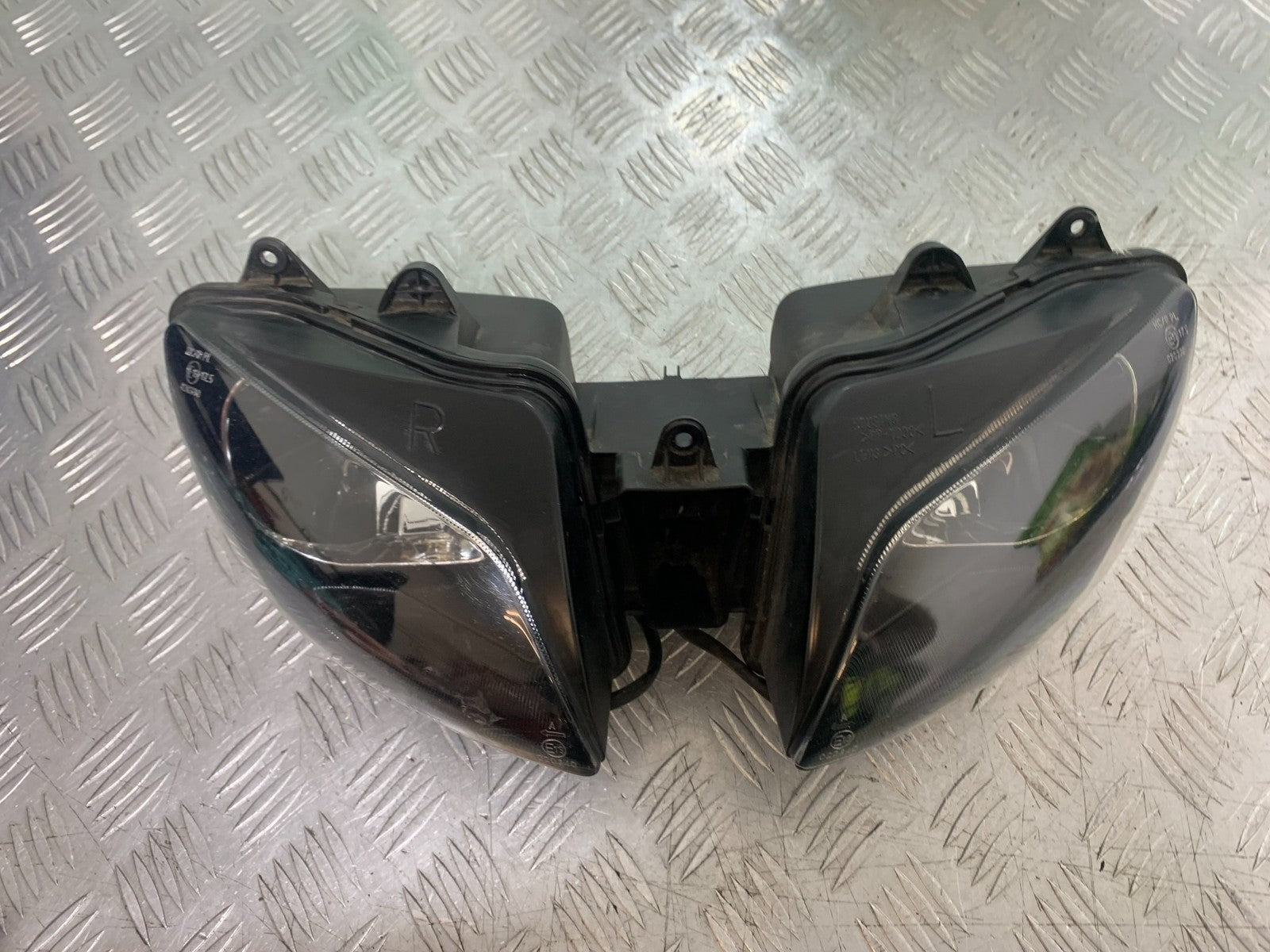 YAMAHA YZF R1 4XV HEADLIGHT  YEAR 1998-99 (CMB1291)