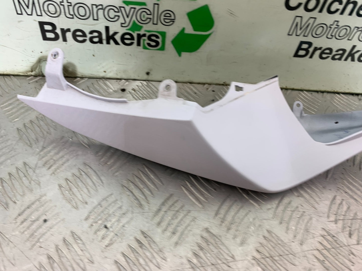 KAWASAKI ZX10R ZX10 R RIGHT SEAT PANEL  2008-2010 (CMB1301)