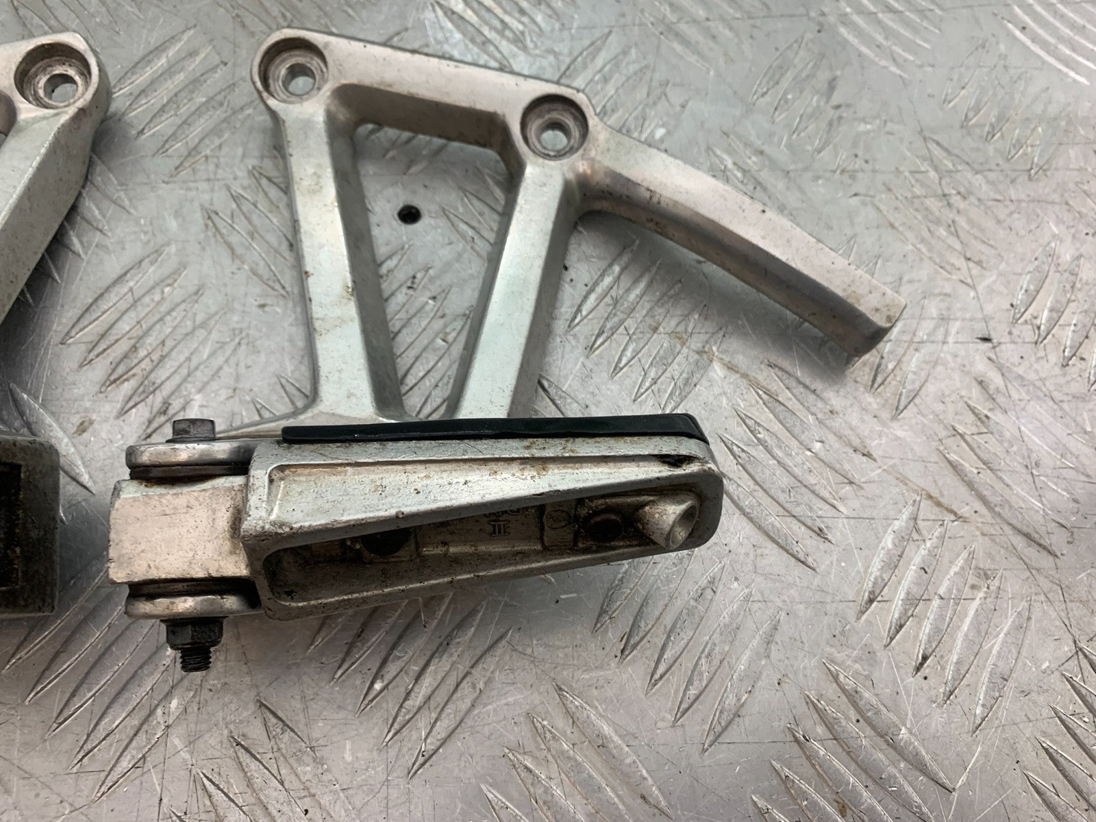 YAMAHA FZS600 FAZER 600 REAR HANGERS  YEAR 1998-2001 (CMB1267)