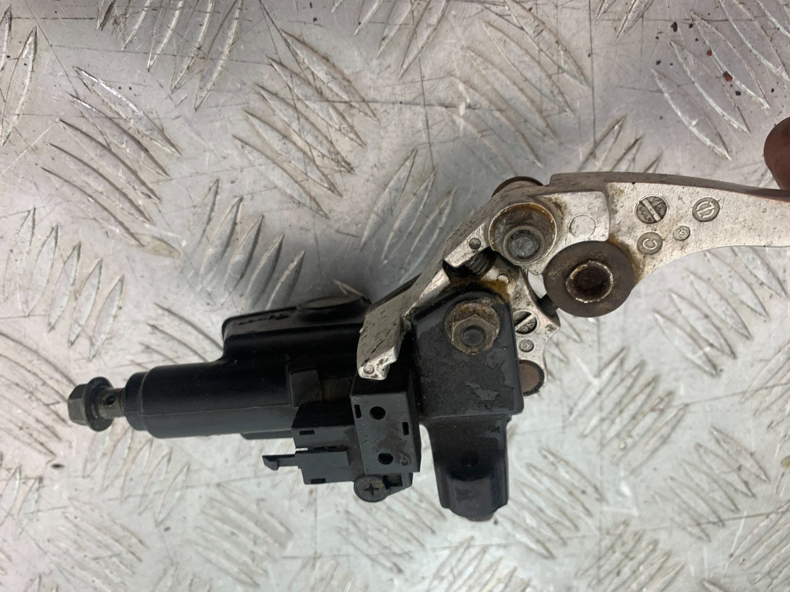 YAMAHA YZF1000 THUNDERACE CLUTCH MASTER CYLINDER  YEAR 1997-2000 (CMB1204)
