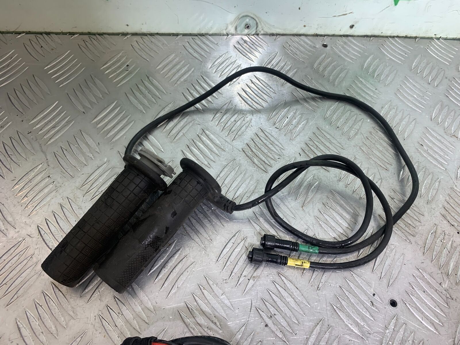 KAWASAKI Z650 ER650 KNFAN HEATED GRIPS   YEAR 2022-2024 (CMB1112)