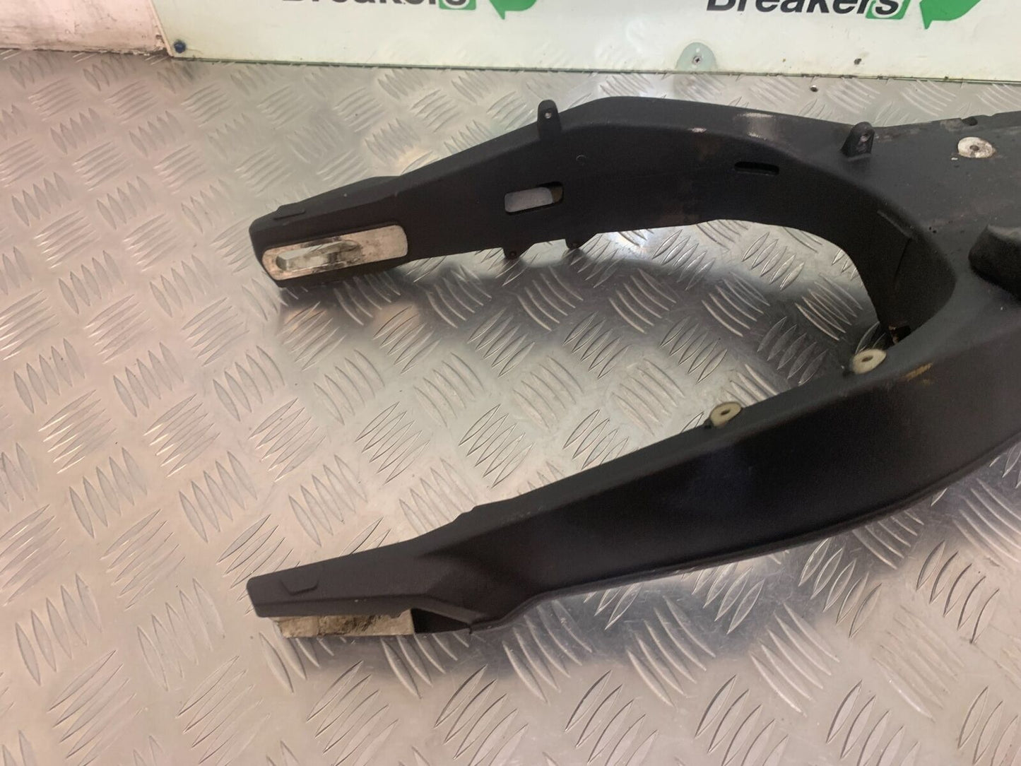 TRIUMPH 675 STREET TRIPLE RX SWINGARM  YEAR 2015-2017  (STOCK 971)