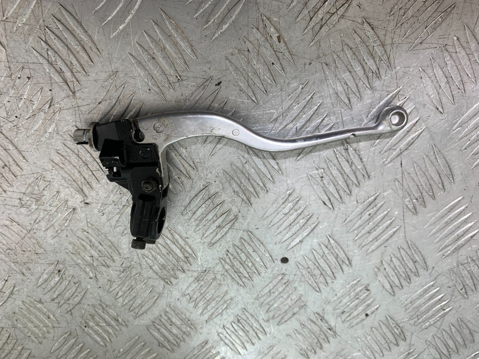 TRIUMPH 955I SPRINT RS CLUTCH LEVER AND BRACKET  YEAR 1999-03 (CMB1313)
