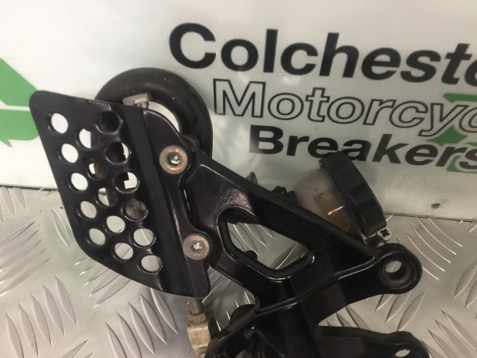 KAWASAKI ZX12R ZX12 R FRONT RIGHT HANGER  YEAR 2000 (STOCK 913)