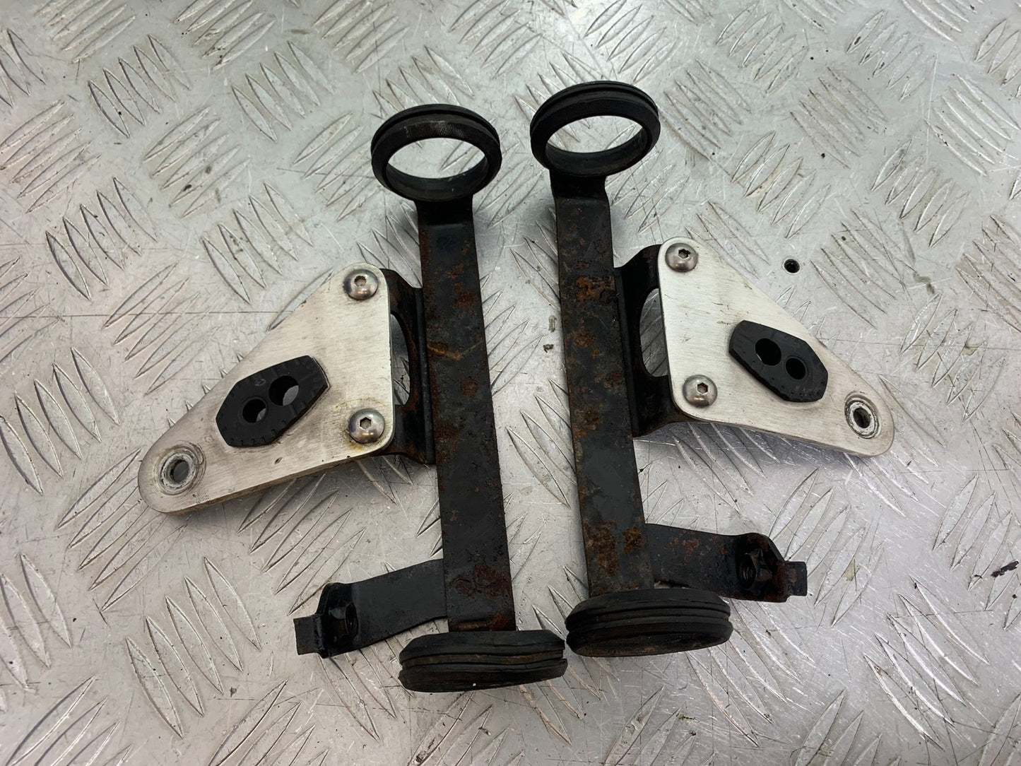 SUZUKI GSF1200 GSF 1200 BANDIT HEADLIGHT BRACKETS  YEAR 2001-2004 (CMB1188)