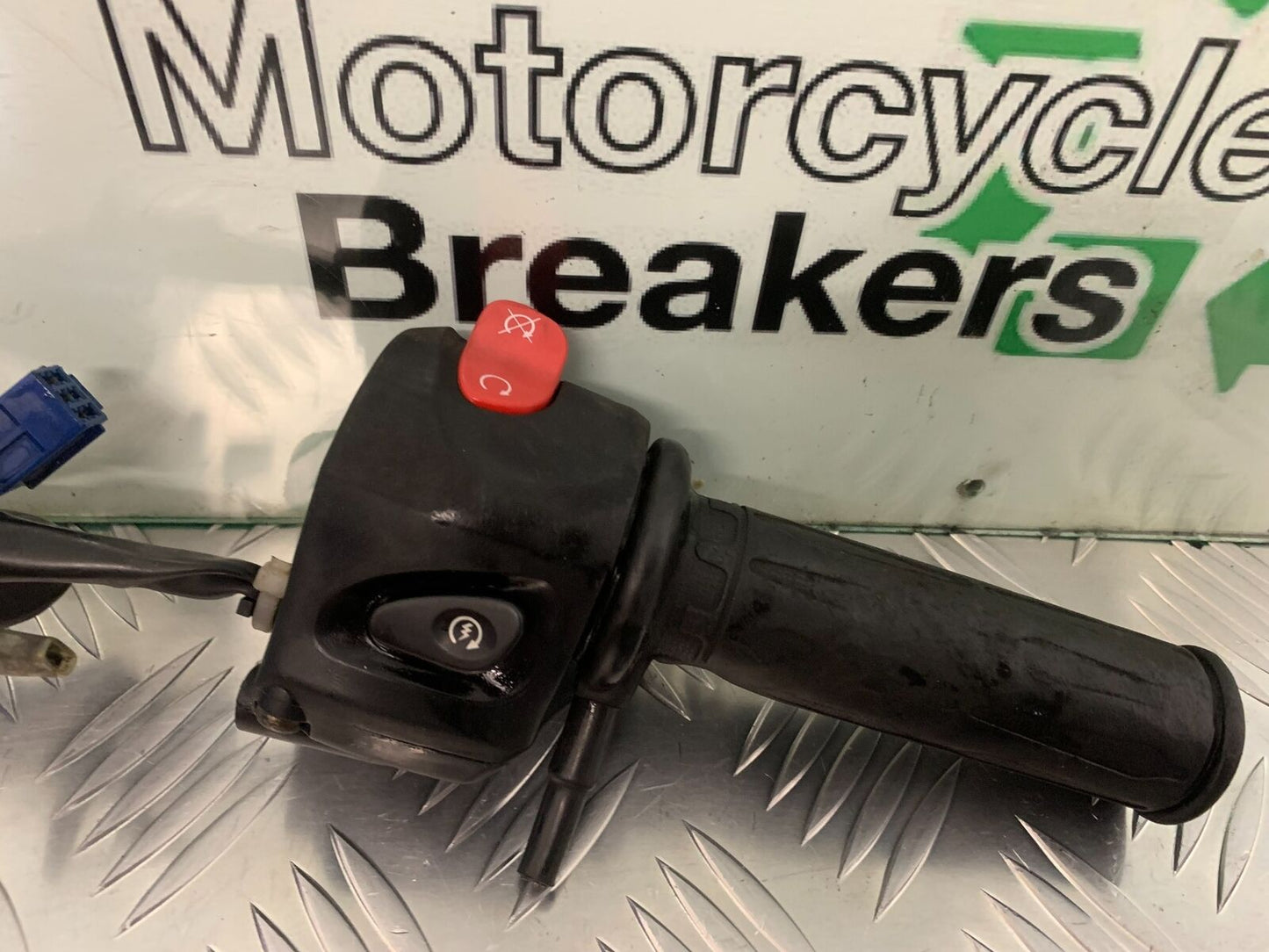 YAMAHA FZ6 FAZER RIGHT SWITCH GEAR YEAR 2004-2007 (STOCK 955)