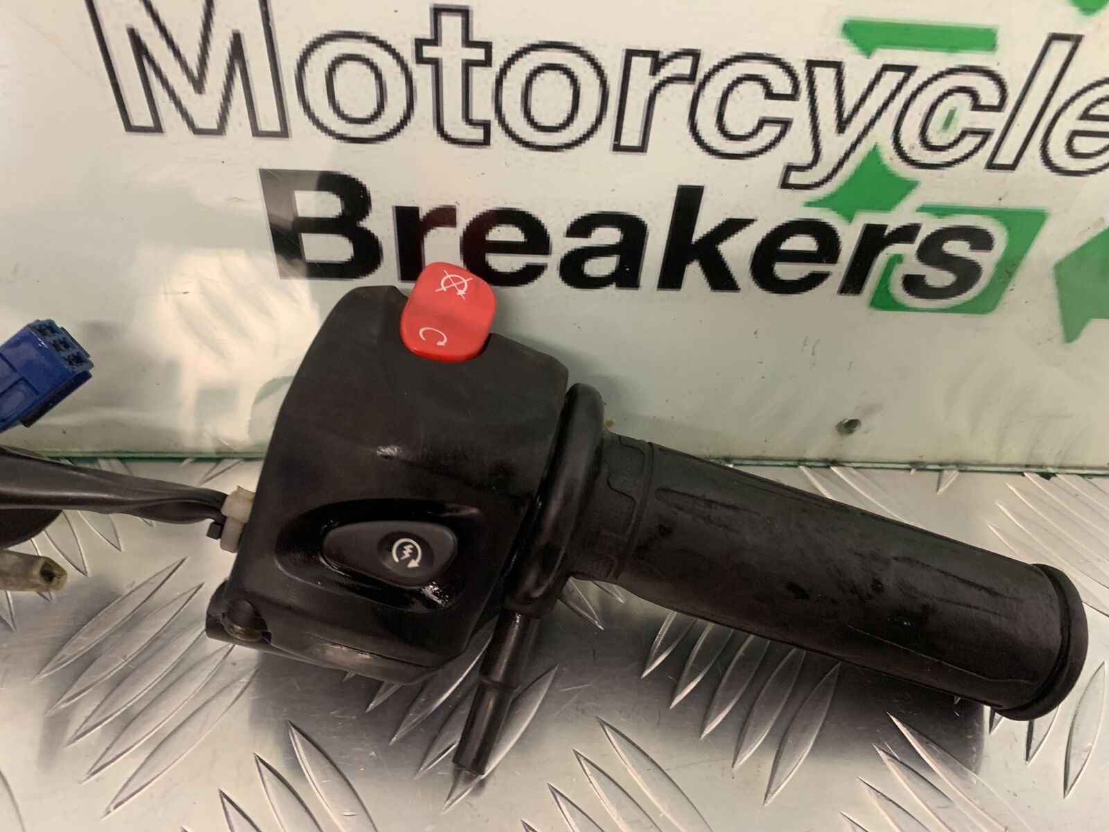 YAMAHA FZ6 FAZER RIGHT SWITCH GEAR YEAR 2004-2007 (STOCK 955)