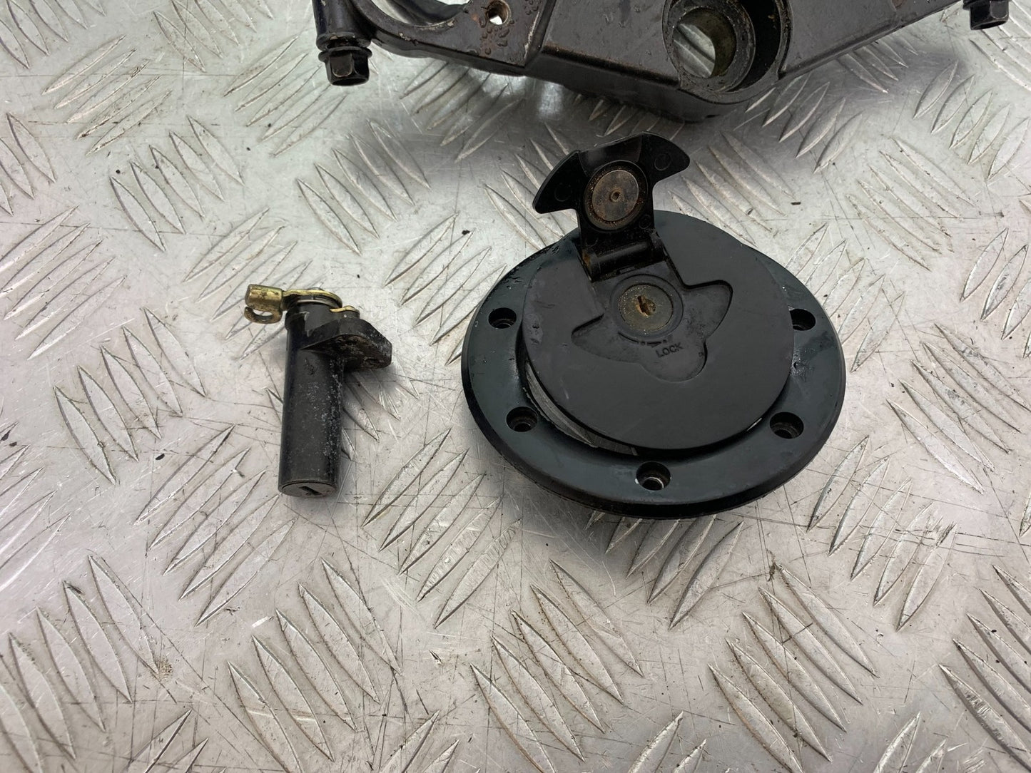 KAWASAKI ZZR1100 D LOCK SET AND KEY   YEAR 1993-2001 (CMB1189)