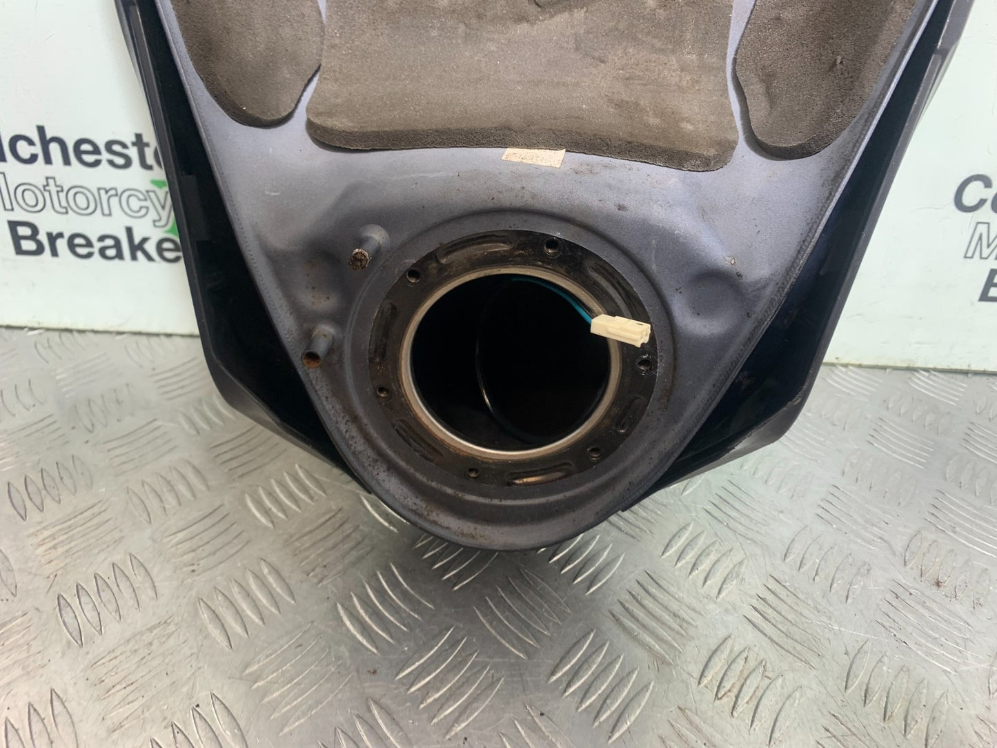 TRIUMPH 675 STREET TRIPLE PETROL TANK   2013-2016 (CMB1186)