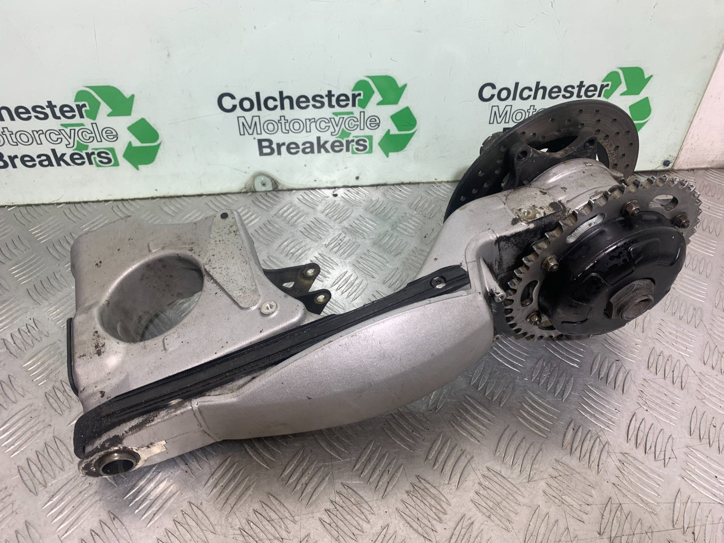 TRIUMPH 955i SPRINT ST SWINGARM   1999-2004 (CMB1176)