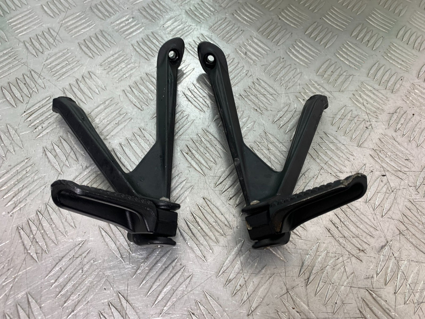 KTM 1290 SUPER DUKE R REAR HANGERS AND PEGS    YEAR 2020-2024 (CMB1272)