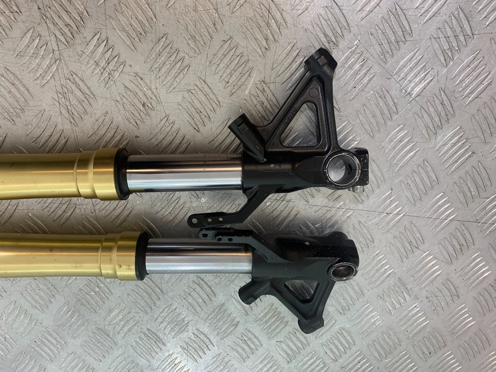TRIUMPH 1050 SPEED TRIPLE FORKS YEAR 2005-2007 (CMB1322)