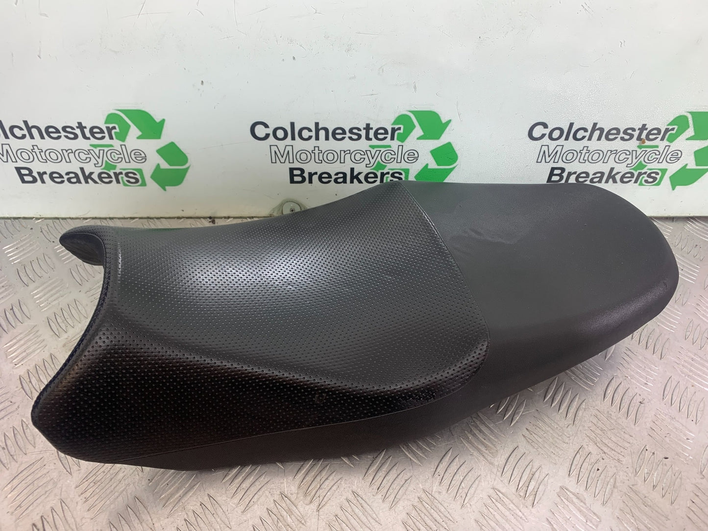 SUZUKI GSF600 GSF 600 BANDIT SEAT  YEAR 2001-2003 (CMB1157)