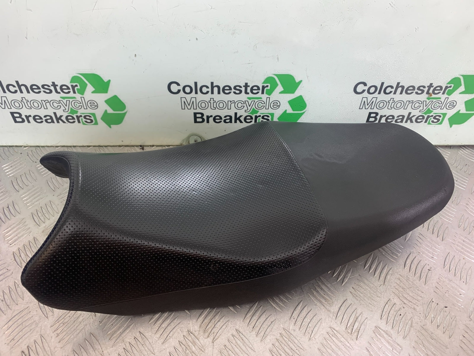 SUZUKI GSF600 GSF 600 BANDIT SEAT  YEAR 2001-2003 (CMB1157)