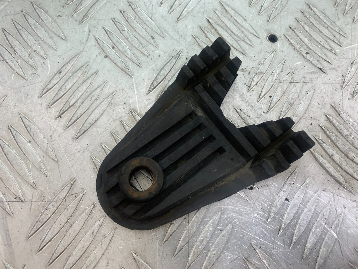 YAMAHA XV535 XV 535 VIRAGO PETROL TANK RUBBER MOUNT  YEAR 1994-02 (CMB1162)