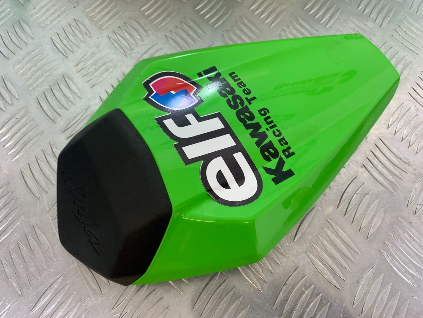 KAWASAKI ZX10R ZX 10R REAR SEAT COWL (ONE BROKEN LUG)  YEAR 2016-2020 (CMB1015)