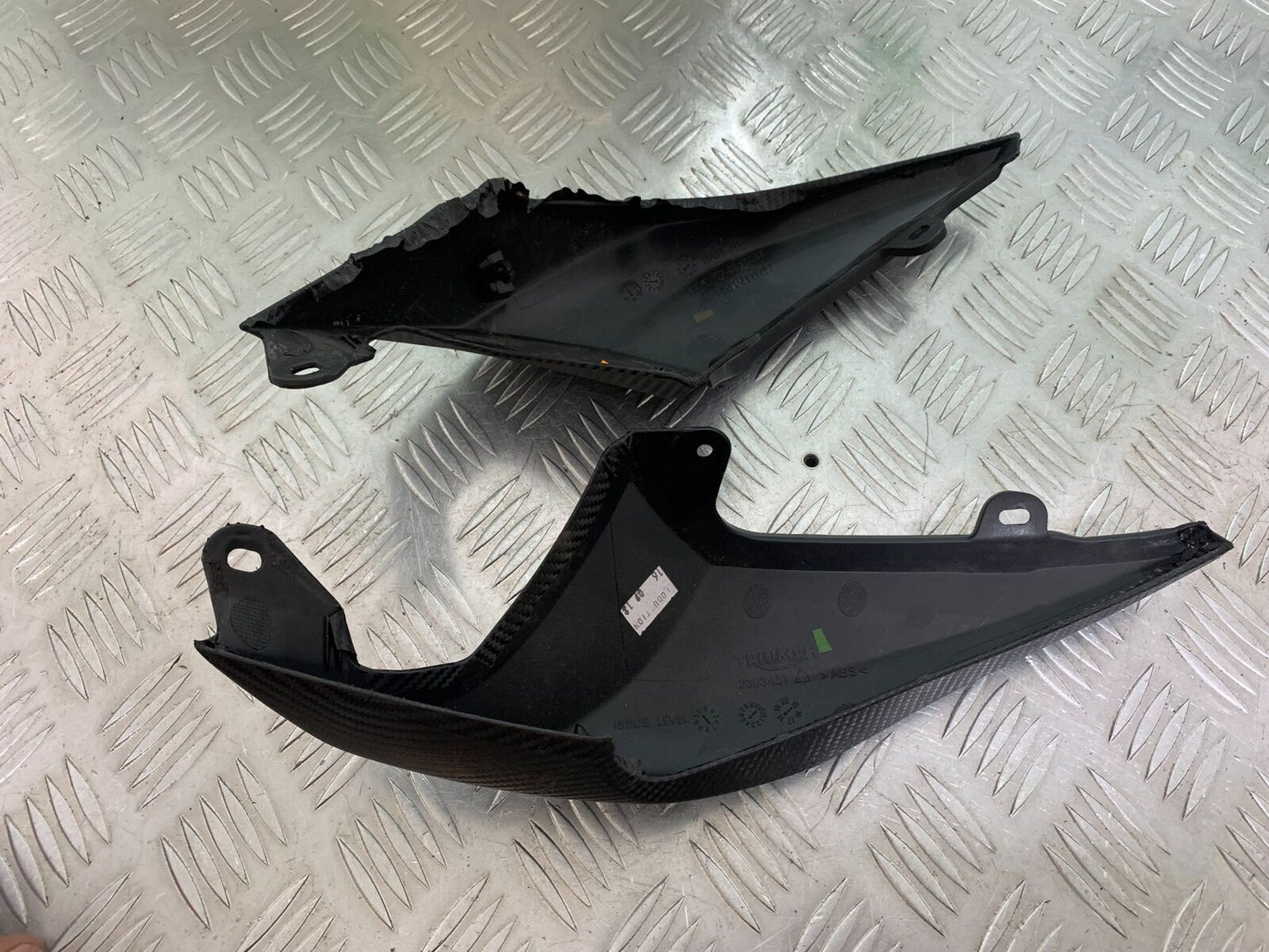 TRIUMPH 1050 SPEED TRIPLE RS LEFT & RIGHT SEAT PANELS  YEAR 2018-2020 (CMB1029)