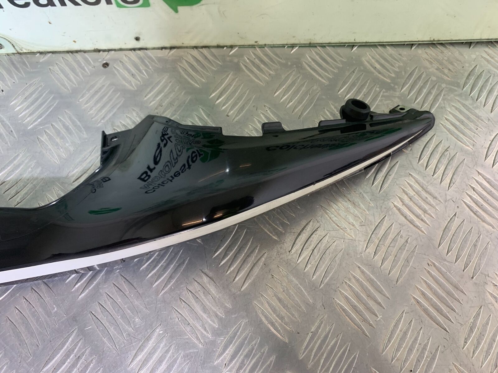 SUZUKI GSX S 1000 GSX-S 1000 LEFT SEAT PANEL   YEAR 2016-2019 (CMB1082)