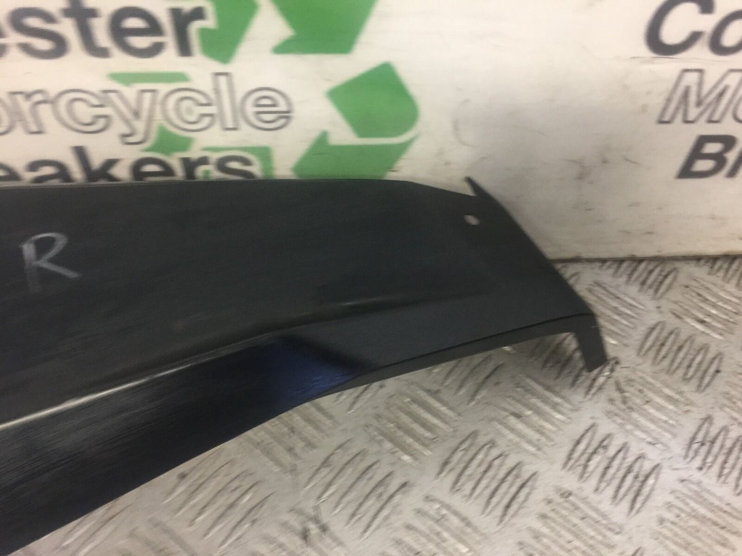 KAWASAKI NINJA 400 RIGHT BELLYPAN   YEAR 2019  (STOCK 635)