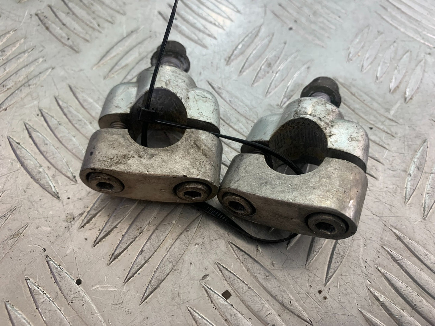 YAMAHA XJR1300 XJR 1300 HANDLEBAR RISERS  YEAR  1999-2003 (CMB1119)