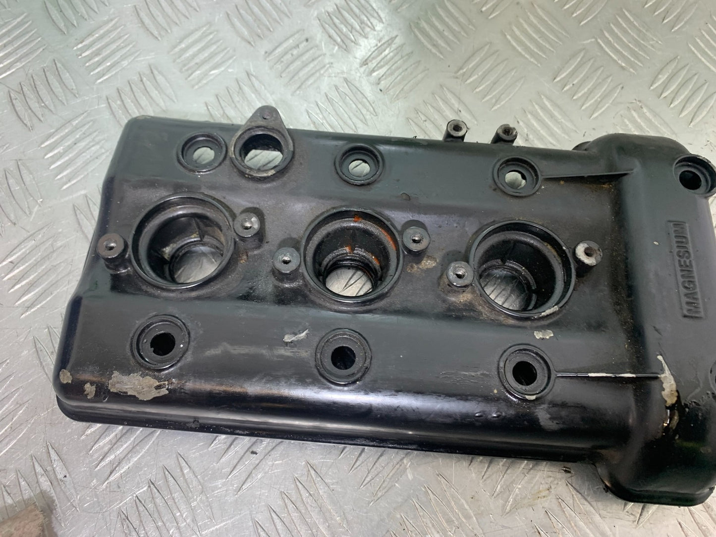 TRIUMPH 955i SPRINT ST ROCKER COVER YEAR 1999-2004